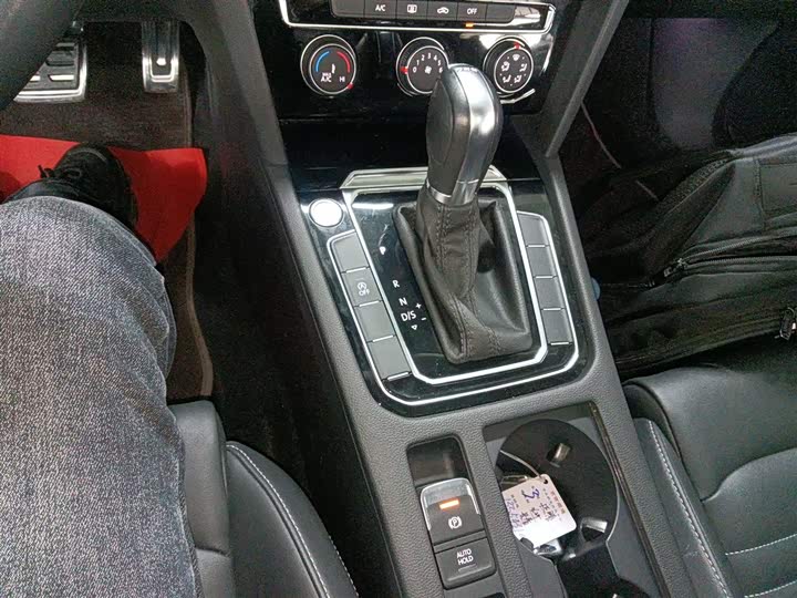 Фото 14 - Volkswagen Magotan