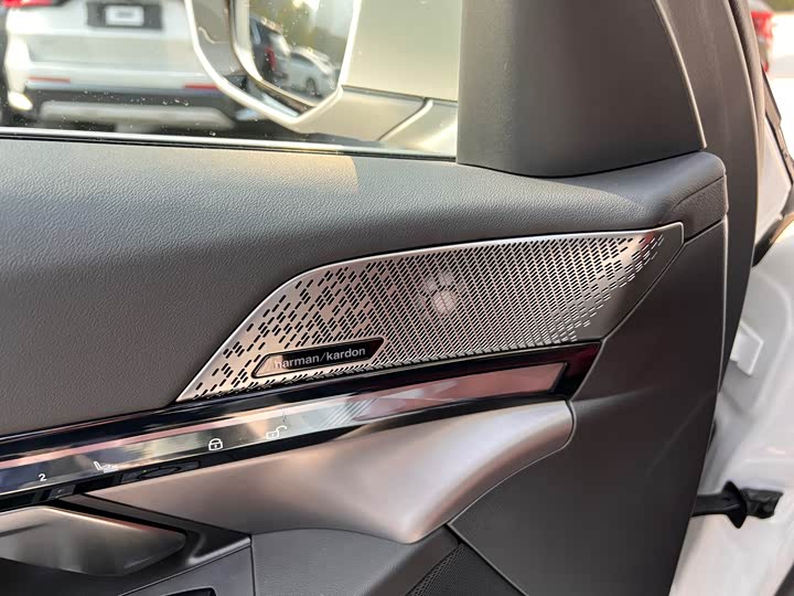 Фото 18 - BMW i5