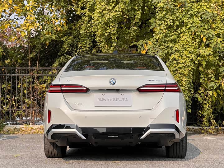 Фото 5 - BMW i5