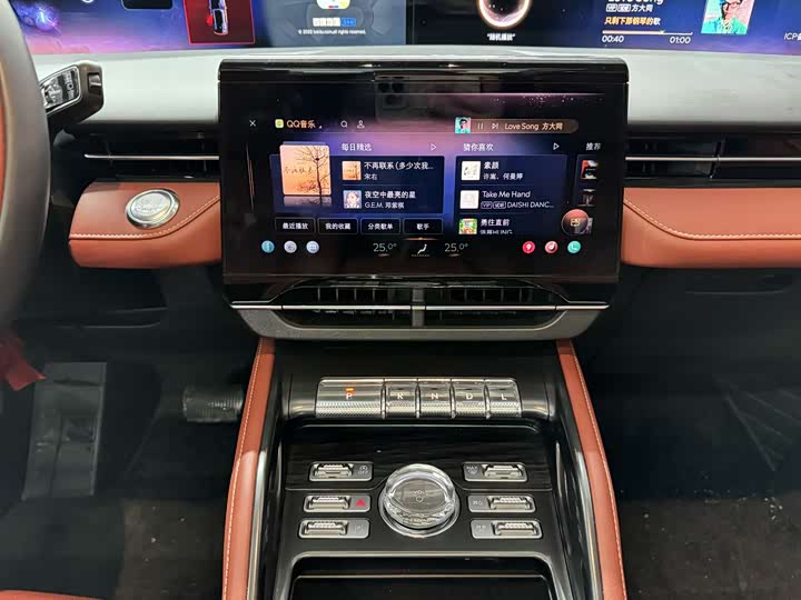 Фото 11 - Lincoln Nautilus