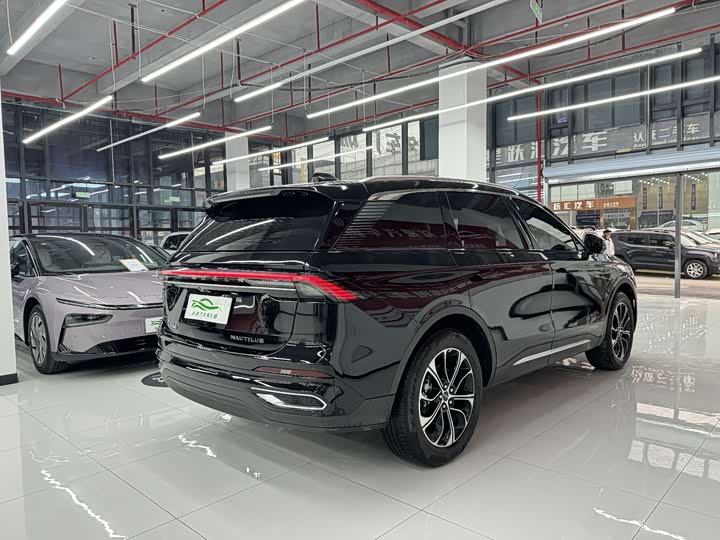 Фото 16 - Lincoln Nautilus