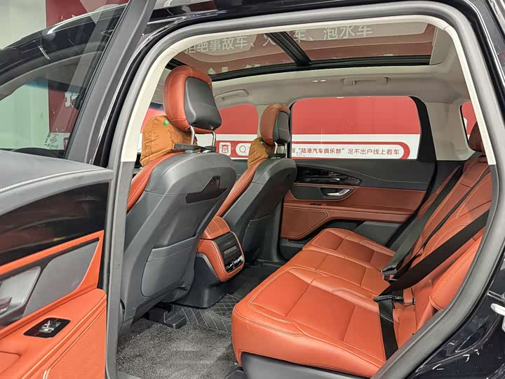 Фото 8 - Lincoln Nautilus