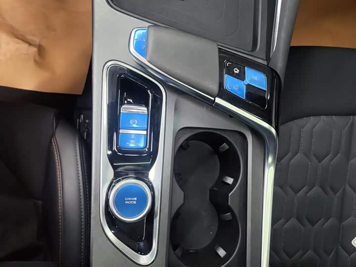 Фото 16 - Changan UNI-T