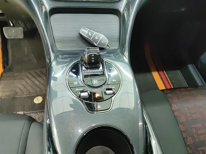 Фото 14 - BYD E2