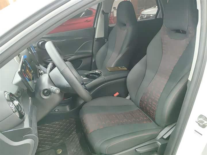 Фото 15 - BYD E2