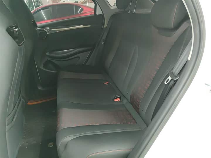 Фото 17 - BYD E2