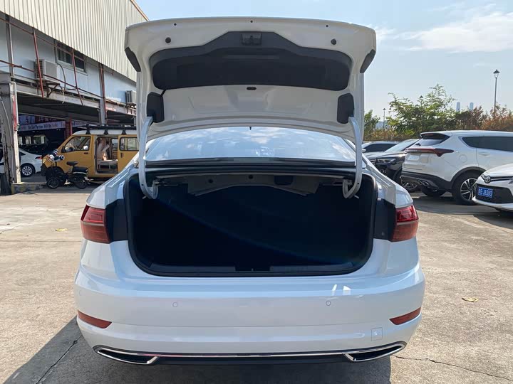 Фото 16 - Volkswagen Sagitar L