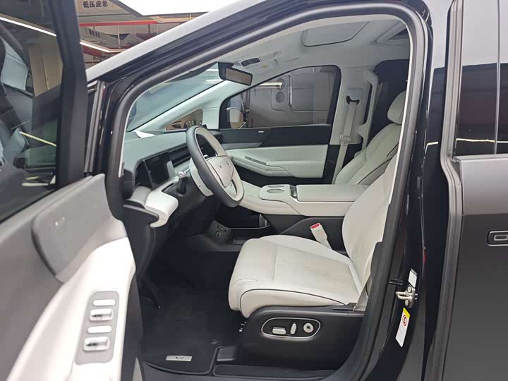 Фото 12 - XPeng X9