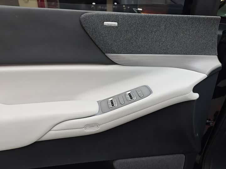 Фото 13 - XPeng X9