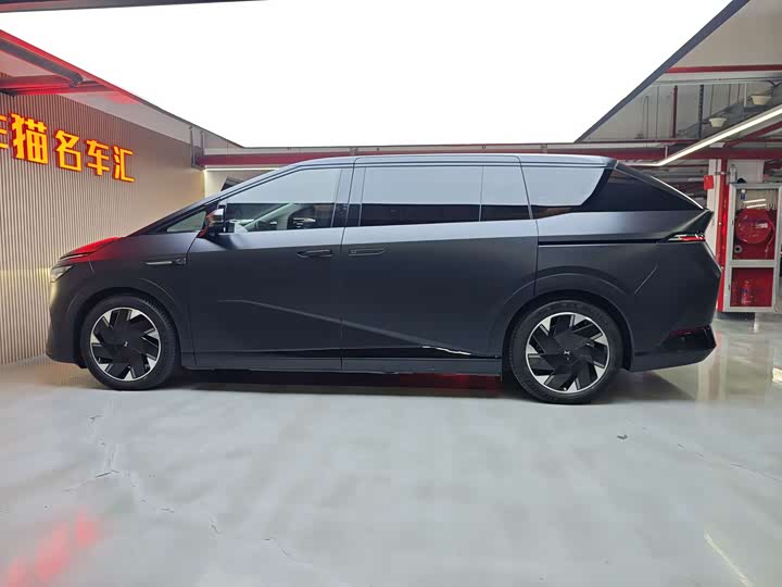 Фото 3 - XPeng X9