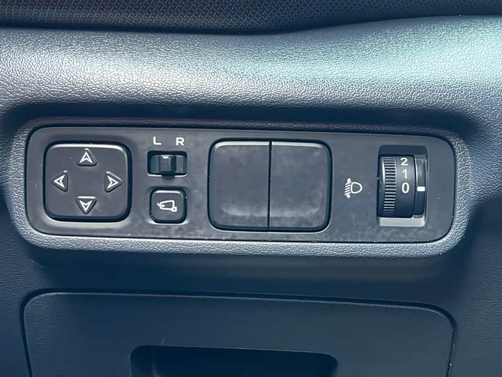 Фото 32 - Changan UNI-T