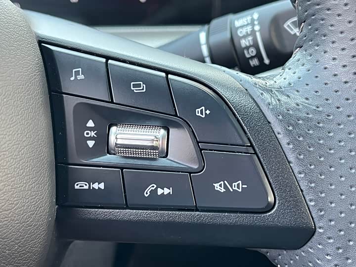 Фото 40 - Changan UNI-T