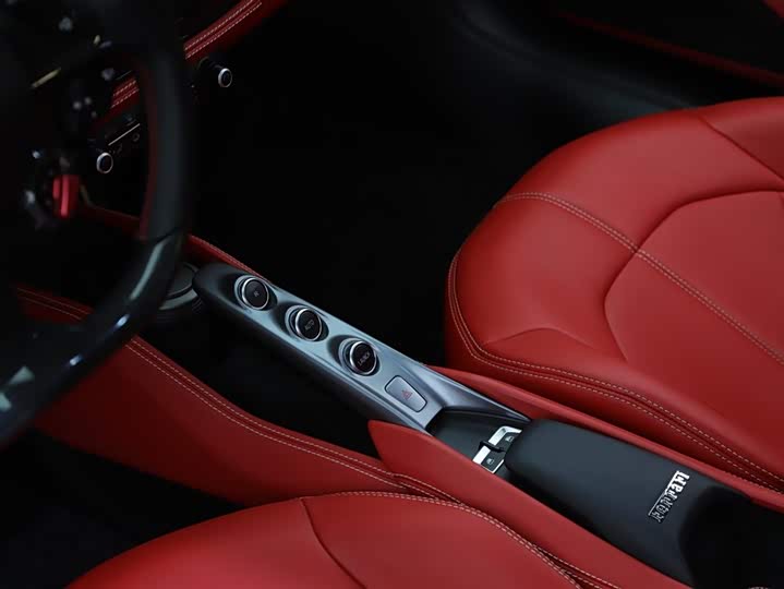 Фото 10 - Ferrari F8