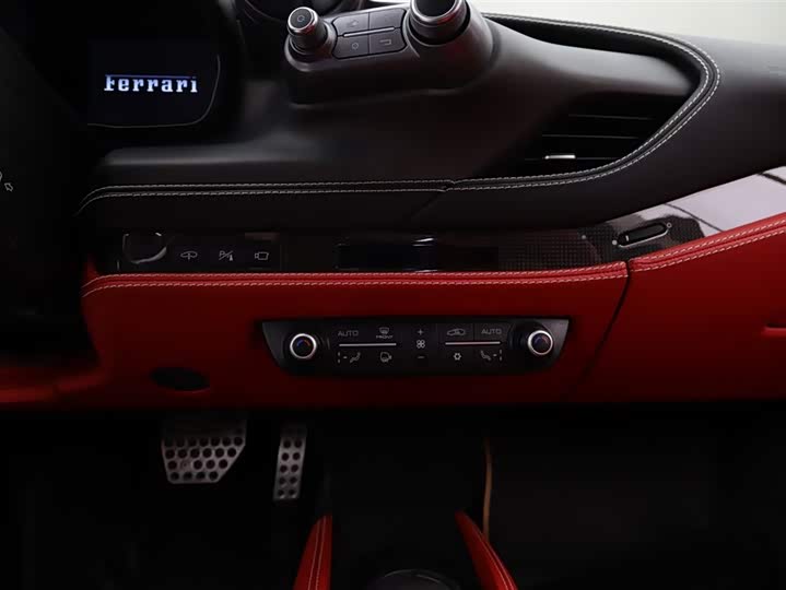 Фото 12 - Ferrari F8