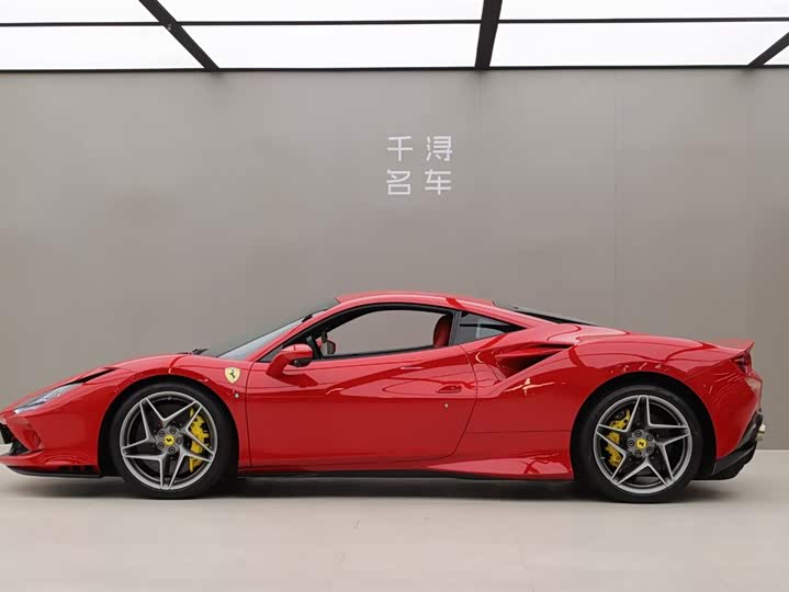 Фото 3 - Ferrari F8