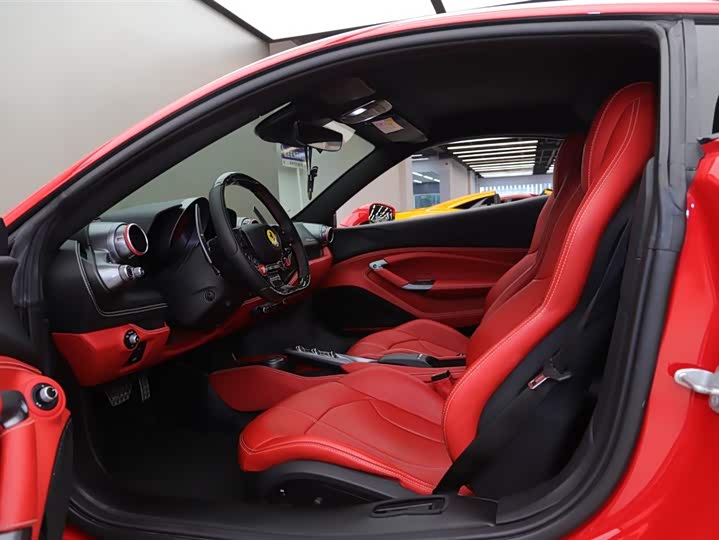 Фото 4 - Ferrari F8