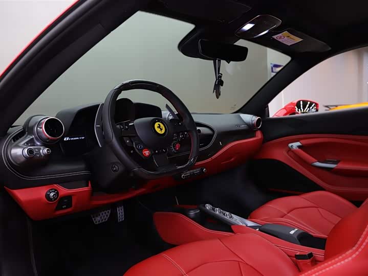 Фото 5 - Ferrari F8