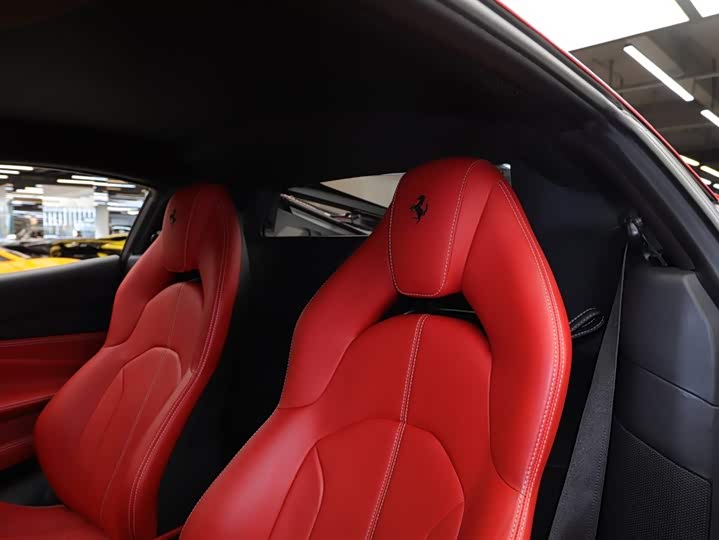 Фото 6 - Ferrari F8