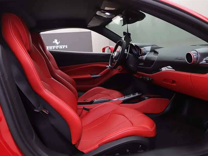 Фото 7 - Ferrari F8