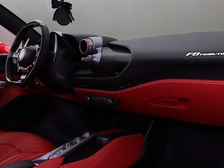 Фото 8 - Ferrari F8