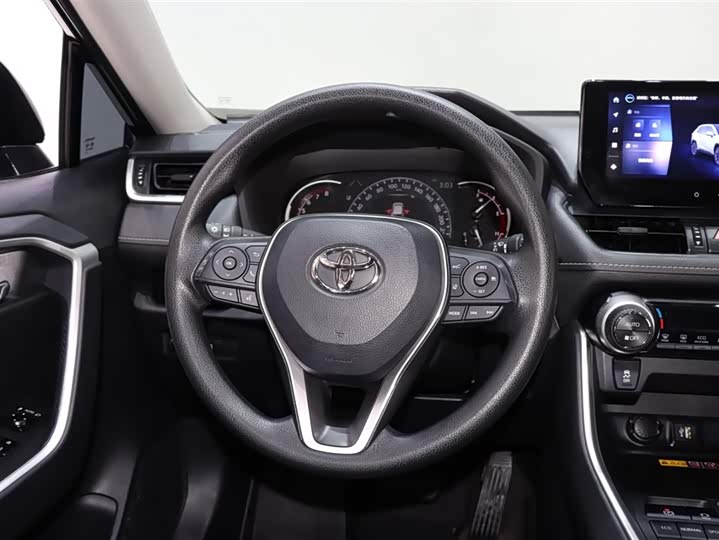 Фото 13 - Toyota RAV4