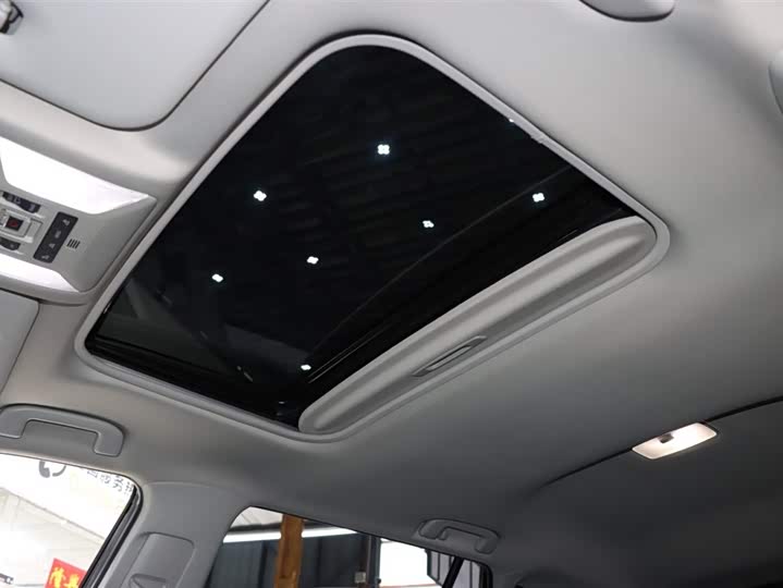 Фото 16 - Toyota RAV4