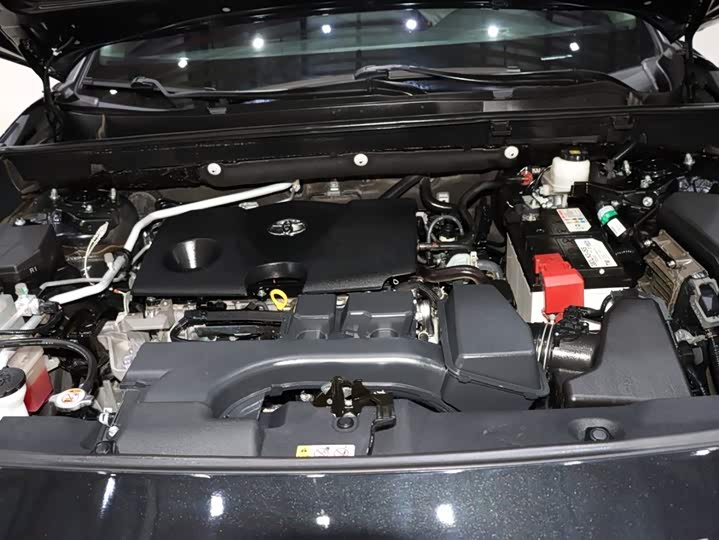 Фото 19 - Toyota RAV4