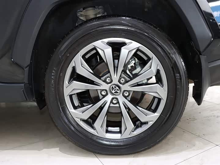 Фото 20 - Toyota RAV4