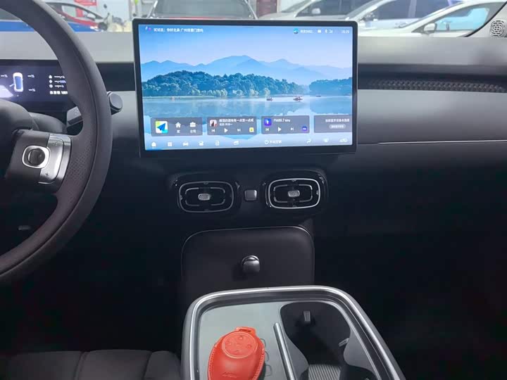 Фото 13 - GAC Aion UT