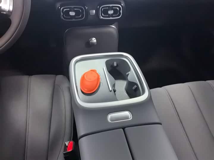 Фото 14 - GAC Aion UT