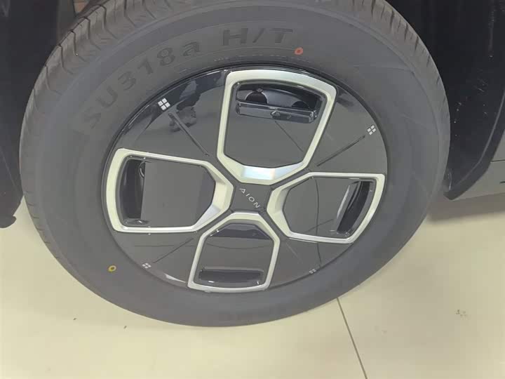 Фото 26 - GAC Aion UT