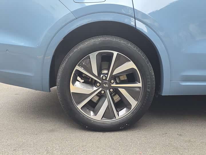 Фото 11 - LiXiang One