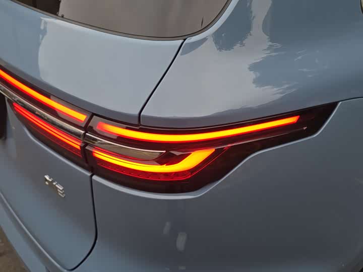 Фото 12 - LiXiang One