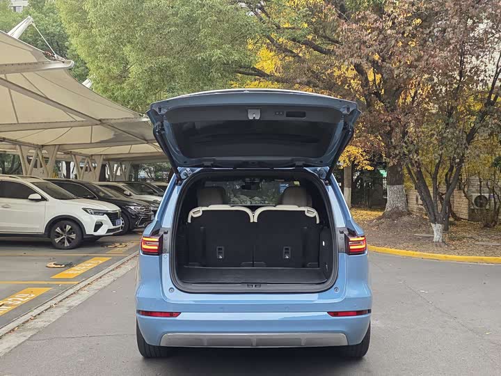 Фото 16 - LiXiang One