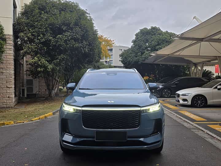 Фото 2 - LiXiang One