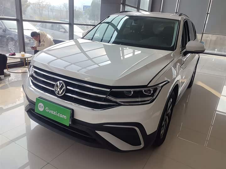 Фото 1 - Volkswagen Tiguan L Pro