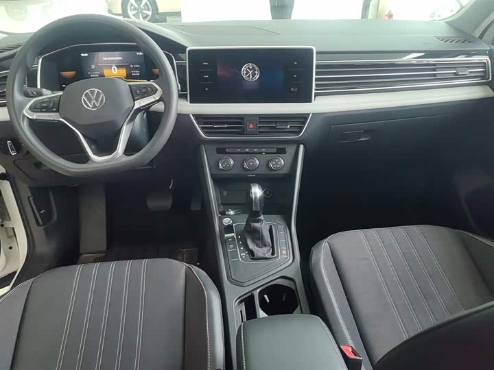 Фото 10 - Volkswagen Tiguan L Pro