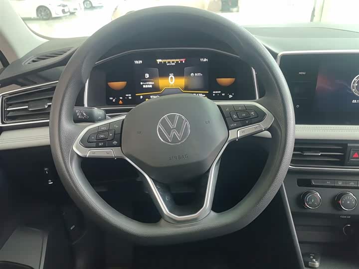 Фото 11 - Volkswagen Tiguan L Pro