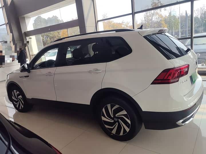 Фото 5 - Volkswagen Tiguan L Pro