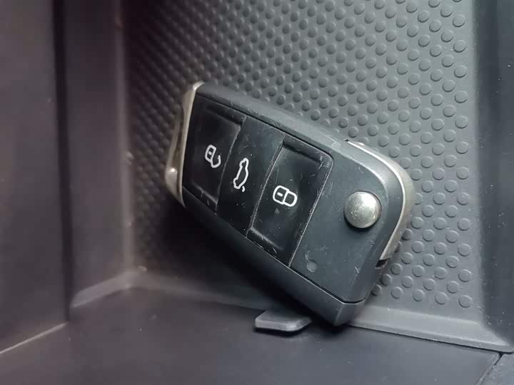 Фото 9 - Volkswagen Tiguan L Pro