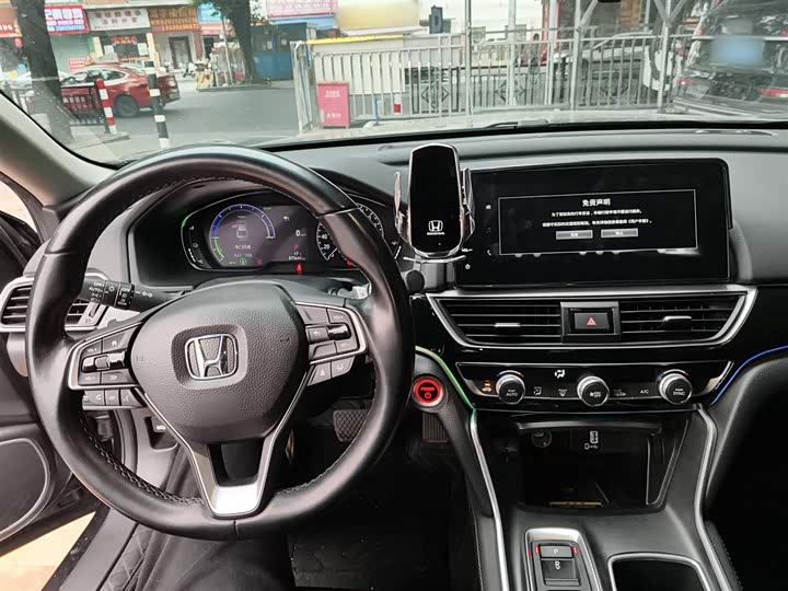 Фото 10 - Honda Accord