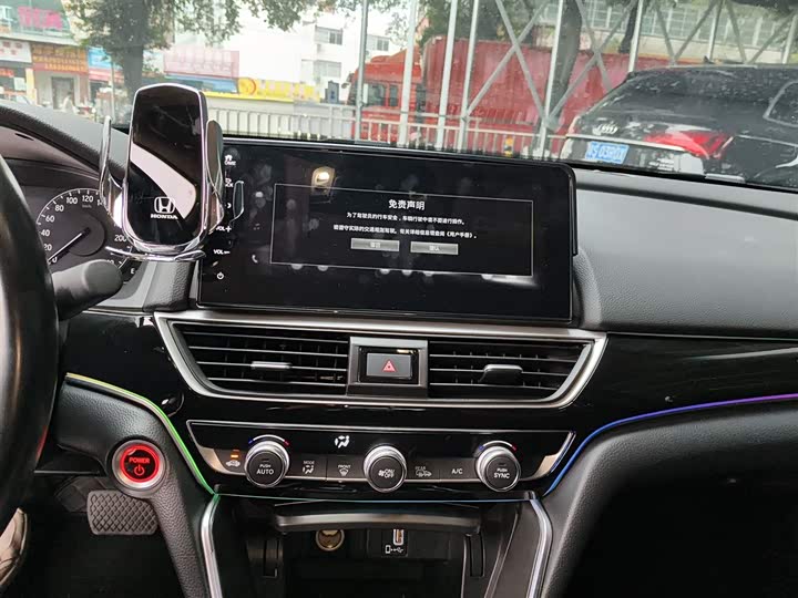 Фото 13 - Honda Accord