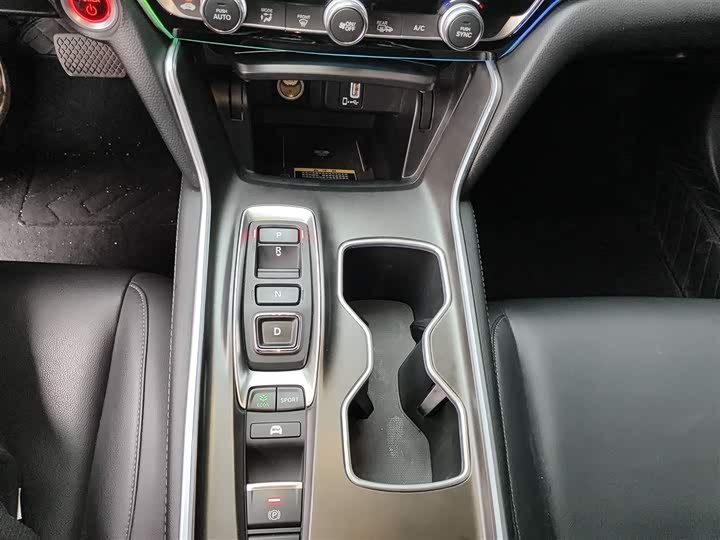 Фото 14 - Honda Accord