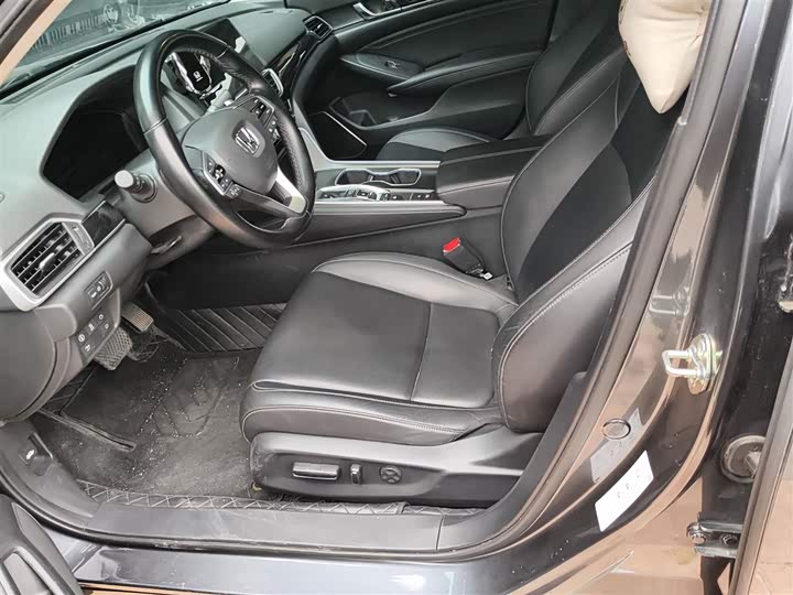 Фото 15 - Honda Accord