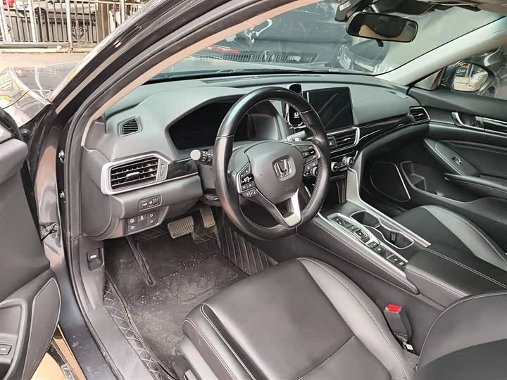 Фото 16 - Honda Accord