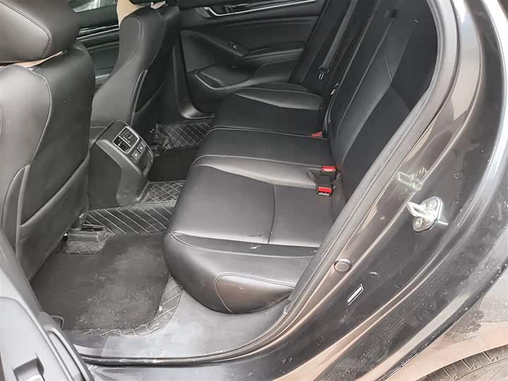 Фото 17 - Honda Accord