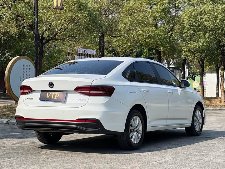 Фото 17 - Volkswagen Lavida