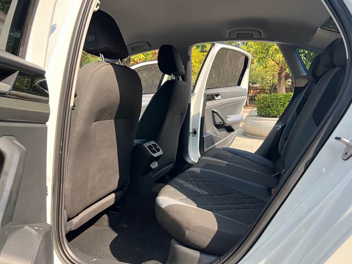 Фото 8 - Volkswagen Lavida