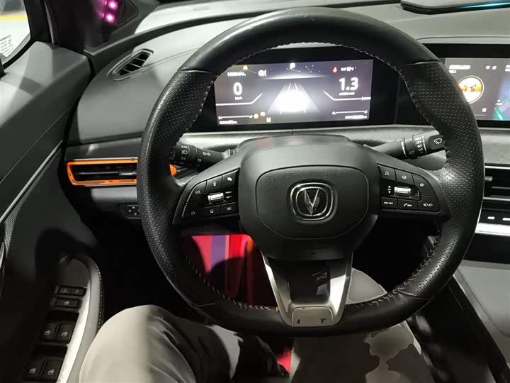 Фото 11 - Changan UNI-T