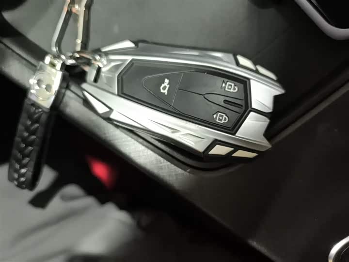 Фото 9 - Changan UNI-T